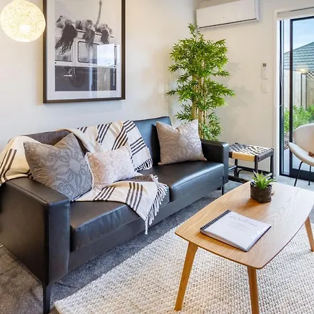 Charming Riccarton Abode 2Bed W/Garage Apartment